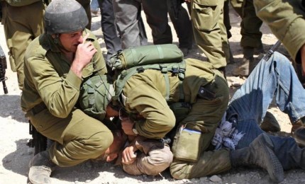 الاحتلال يعتدي على ثلاثة شبان قرب دير شرف غرب نابلس