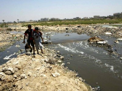 الاحتلال يحول الأراضي الفلسطينية إلى مدافن للنفايات الخطرة