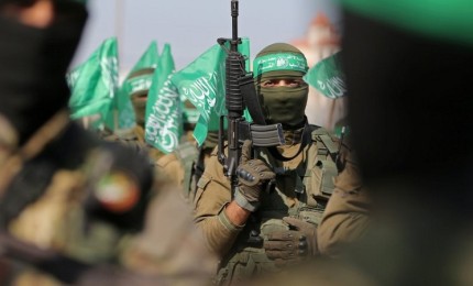 كتائب القسام ترافق الصليب الأحمر داخل مدينة رفح للبحث عن جثث الأسرى الإسرائيليين