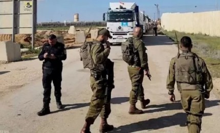 مسؤول إسرائيلي: سنُأخر إدخال بعض البضائع لغزة رداً على تأخير تسليم جثث الأسرى