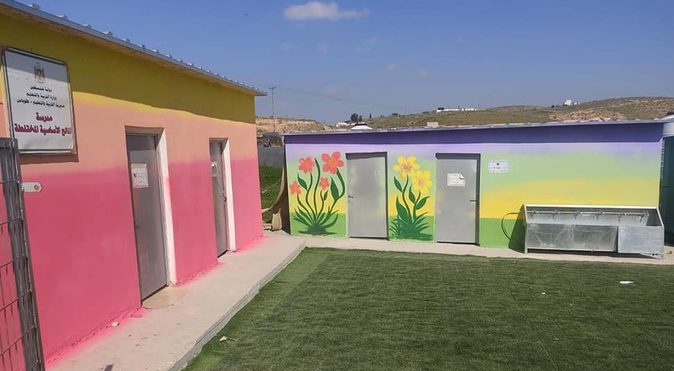 المدرسة قبل الهدم